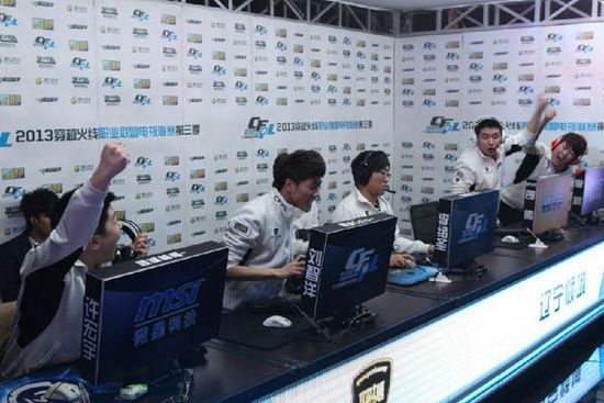 自律成就輝 自律成就輝