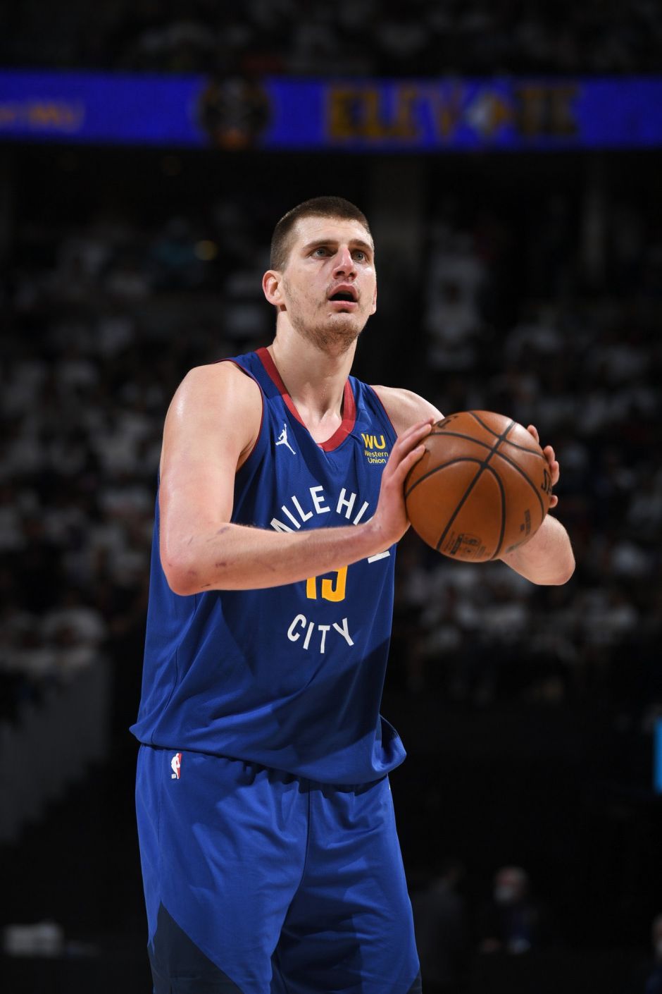 红军坐拥英 红军坐拥英